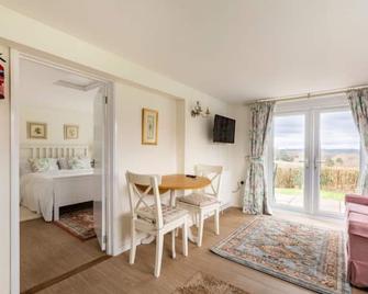 Oak Tree Cottage - Uckfield - Dining room