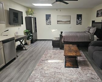 Studio style Private Guesthouse-Wall St/Andrews Hwy - Midland - Bedroom