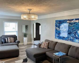 New Remodel! Arcade Games, Png Png, Skee Ball, Access To Pool. We Have It All! - Urbandale - Olohuone