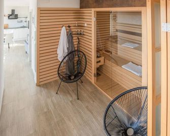 Nice home in Dobrenici with sauna - Mrežnica - Balkon