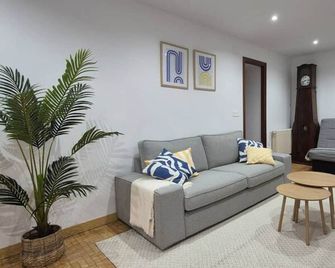 22A04 Casa Azul del corral de abaju en Arriondas by R2R Consulting - Arriondas - Living room