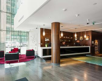 Centro Al Manhal by Rotana - Abu Dhabi - Front desk