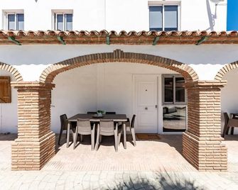 La Casa de Familia Biedt u dit 2 Kamer Appartement aan met Prachtig Uitzicht - Alhaurín el Grande - Innenhof