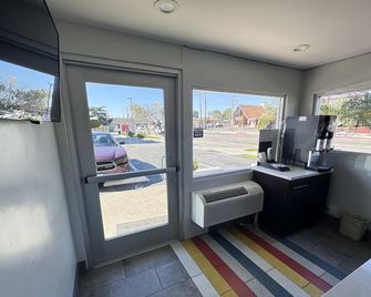 Motel 6 Ontario Airport - Ontario - Lobby
