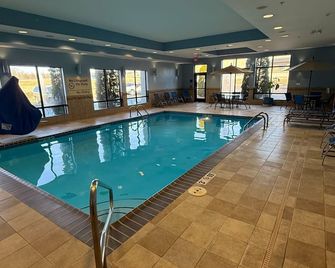 Hampton Inn Farmington - Farmington - Zwembad