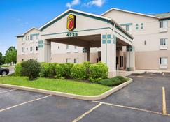 Super 8 by Wyndham Aurora/Naperville Area - Aurora - Edifício
