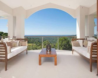 Alexandria Retreat - Luxury Romantic B&B Getaway - דונאן - מרפסת