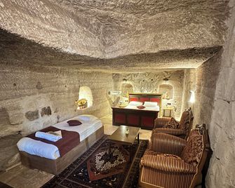 Turan Cappadocia Cave - โกรมี