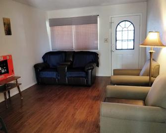 Hillside Cottage - Lawton - Living room