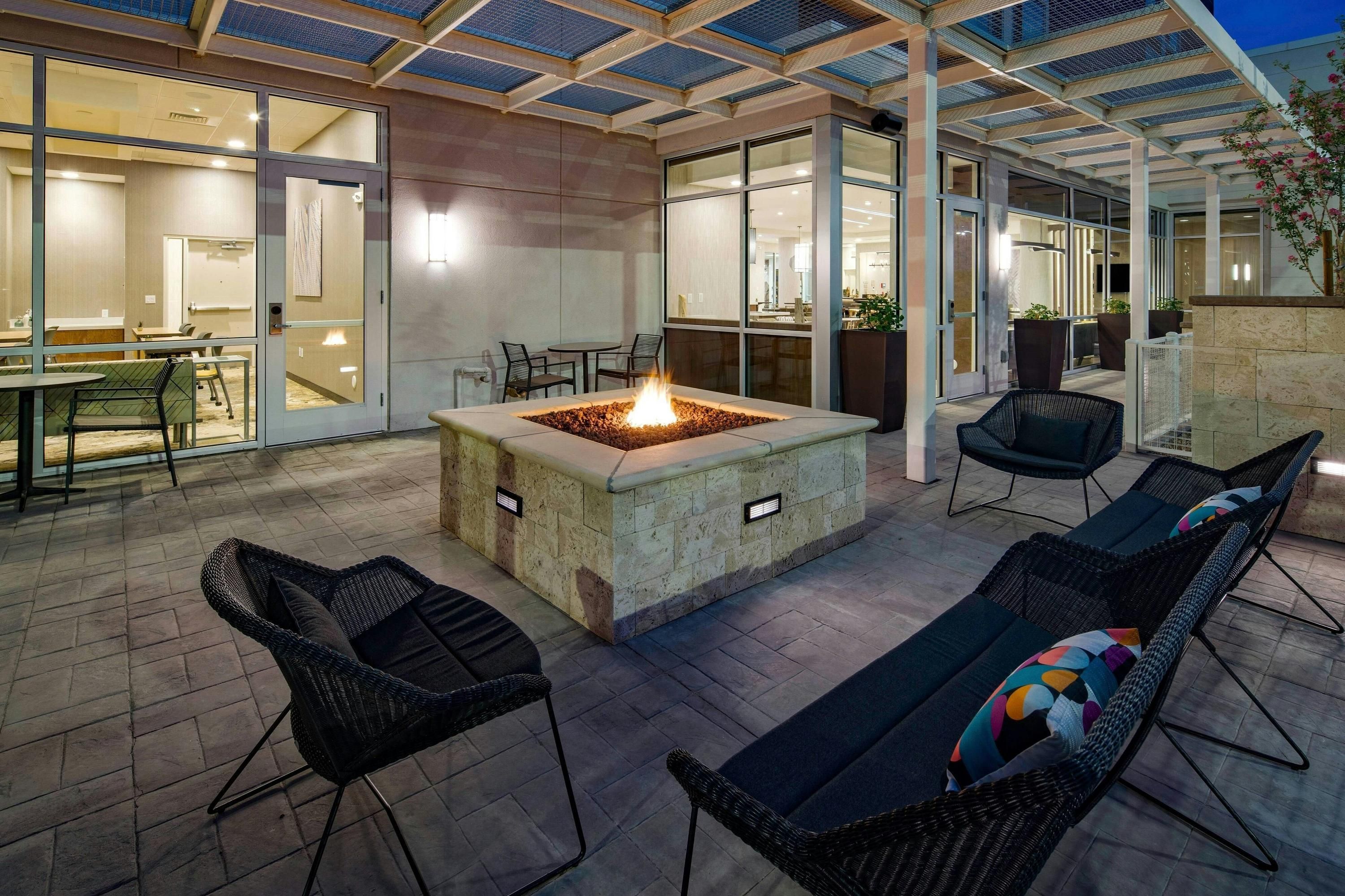SpringHill Suites by Marriott Phoenix Goodyear - Goodyear - Terasa