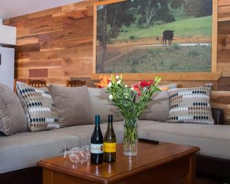 Mudgee Apartments on Horatio Street - Mudgee - Living room