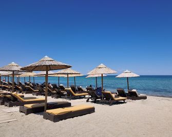 Eona Beach Resort by Greek Pride - Agía Triáda - Plage
