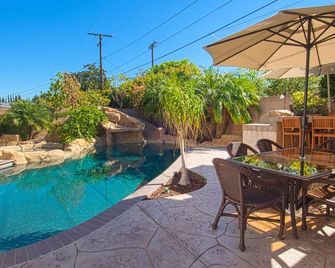 F-13 California Dreamin - Anaheim - Uima-allas