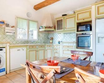 Holiday Home Le Mas du Magnoglia by Interhome - Tourtour - Cocina