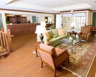 Country Inn & Suites by Radisson Fredericksburg - Fredericksburg - Lobby