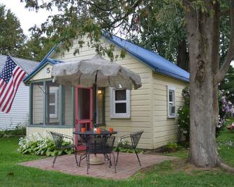 Lyc Cottage #5 - Port Austin