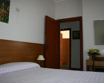 Albergo Anna - Ciampino - Спальня