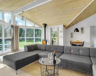 Beautiful home in Kalundborg with WiFi - Kalundborg - Living room