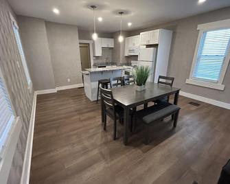 Updated House - Pets - Close to Westmoreland Hospital - Greensburg - Dining room