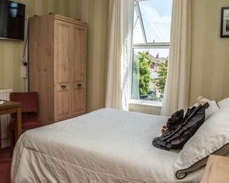 Cambridge Villa - Warwick