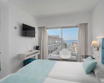 Alua Leo - Palma de Mallorca