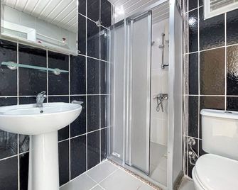 Berraksu Hotel - Antalya - Baño