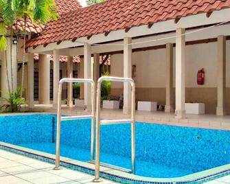 Hotel De Cassia - Kampar - Pool