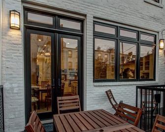 Beautiful 3 story brownstone in the heart of Park Slope: available July/Aug 2023 - New York - Patio