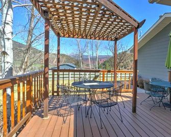 MTN Retreat w/Hot Tub, Dog Friendly, 7 mi 2 Skiing - Glenwood Springs - Balkon
