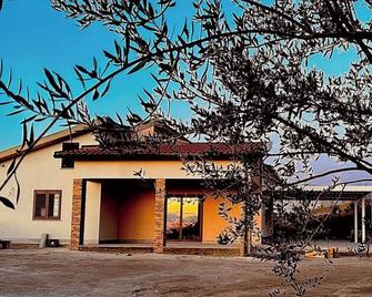 Room 'Stanza Del Vino' with Shared Terrace, Wi-Fi and Air Conditioning - Mazzarino - Building