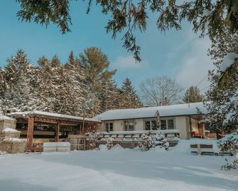 Spa Scandinave - Les Balancoires - Mansonville - Building