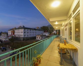 Chokling ArtHouse - The Treasure of Himalayas - Bīr - Balcony
