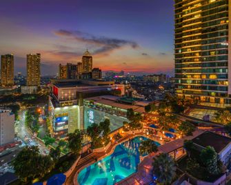 Hotel Indonesia Kempinski Jakarta - ג'קרטה - בריכה