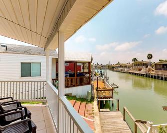 Waterfront home w/ private dock & shared pools/hot tub/gym - 2 dogs welcome - Port Isabel - Balcony