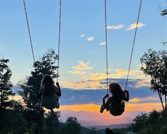 Mountainside Cabin – Bristol, Vermont Unplug. Relax. Reconnect with Nature. - Bristol