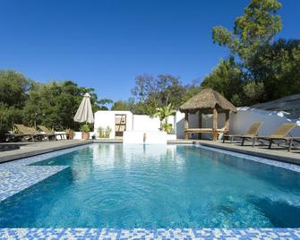 Villa Savines is a luxury villa close to Ibiza Town and Playa Den Bossa - Nuestra Señora de Jesús - Piscina