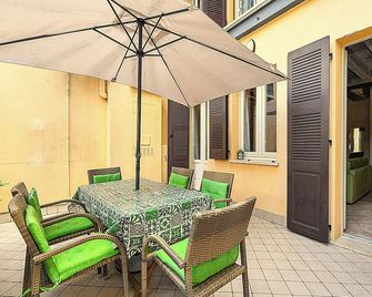Flowers Apartments - Desenzano del Garda - Innenhof
