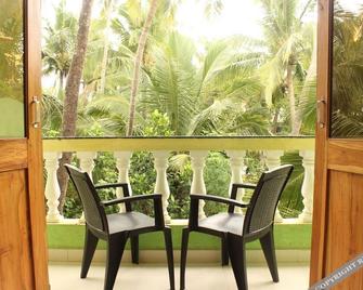 Oyo 3723 Leela Inn - Candolim - Balcón