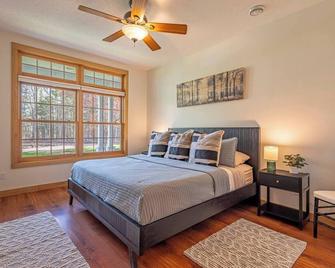 Exquisite 5 Bedroom Vacation Home - Cohasset - Bedroom
