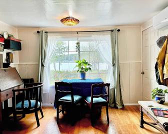 Siltcoos Station Retreats - Dunes City - Dining room