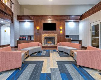 La Quinta Inn & Suites by Wyndham Fort Worth NE Mall - Fort Worth - Sala de estar