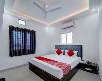 Hotel O White House - Ranchi - Schlafzimmer