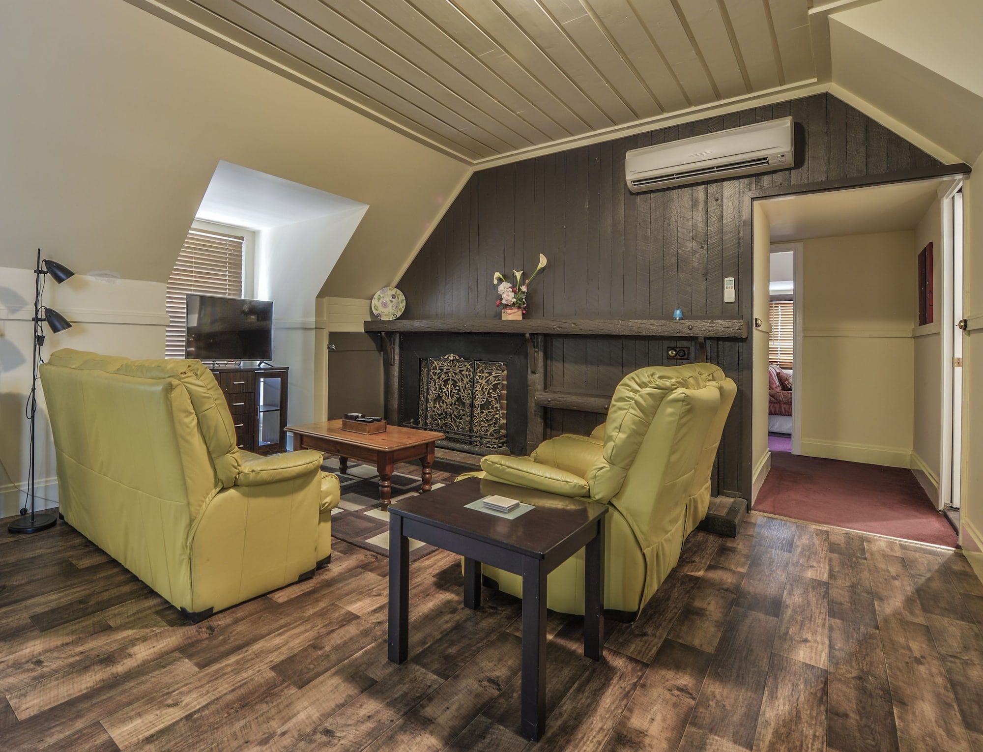 جولد ماين جيست هاوس