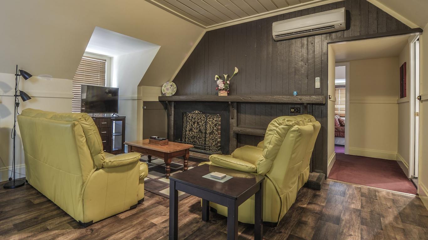 Gold Mine Guest House and Cafe
