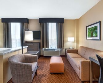 Best Western Plus Kendall Hotel & Suites - Kendall - Living room