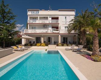Seagull Pool Apartments & Studios - Novalja - Pool