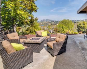 Fallbrook Home w/ Mountain Views: Close to Hiking! - Fallbrook - Патіо