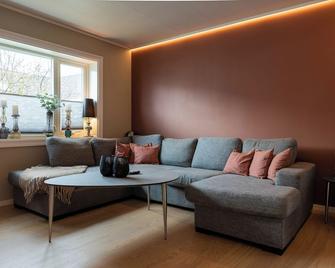 Huset på Plassen - Sogndal - Sala de estar