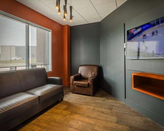 Quality Inn & Suites Victoriaville - Victoriaville - Living room