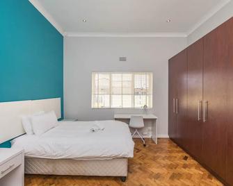 كونتيمبوراري 4 بد روم هوم - كابي تاون - غرفة نوم